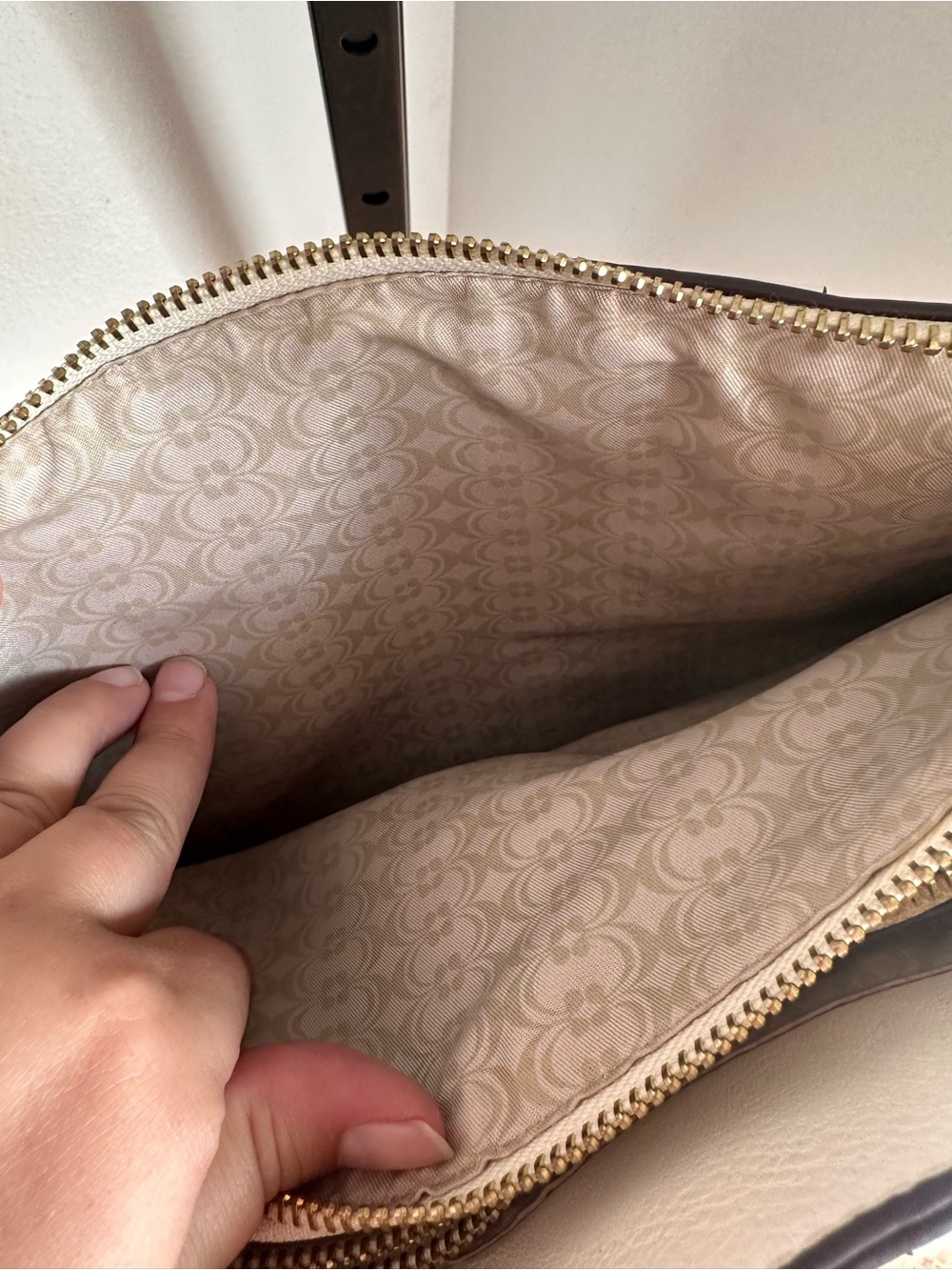 Charming Charlie white purse - Picture 4 of 7